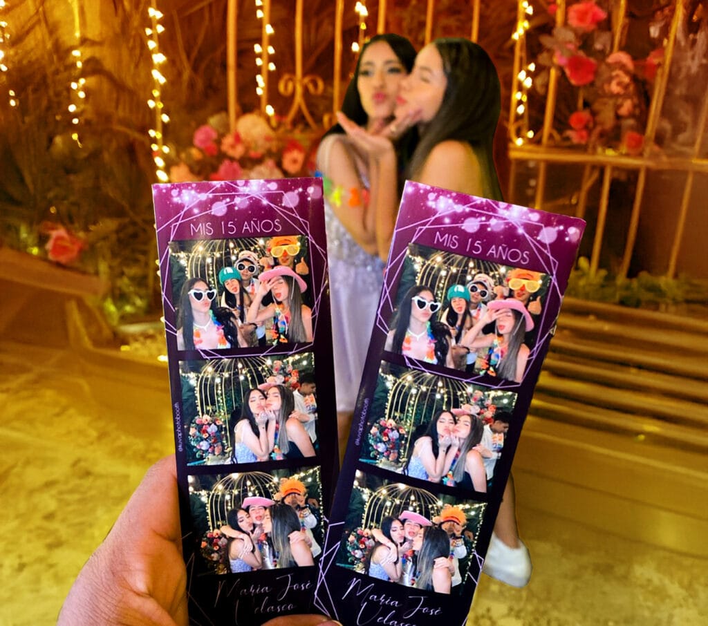 Tiras de fotos — El formato clásico de tirilla impresa, personalizada con el motivo del evento.